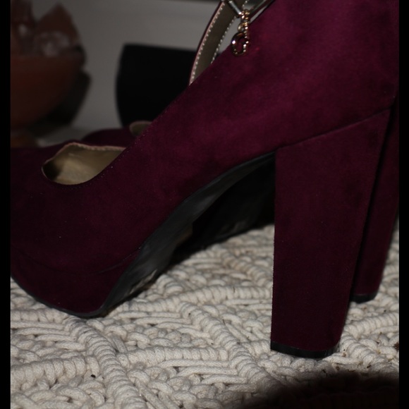 Guess Shoes - Picture 3 of 3